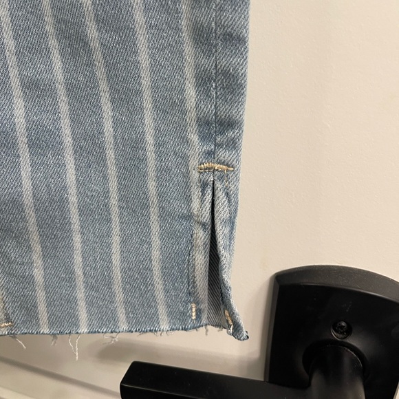 High rise jeans with stripe detail. Size 10/30 - Picture 2 of 5